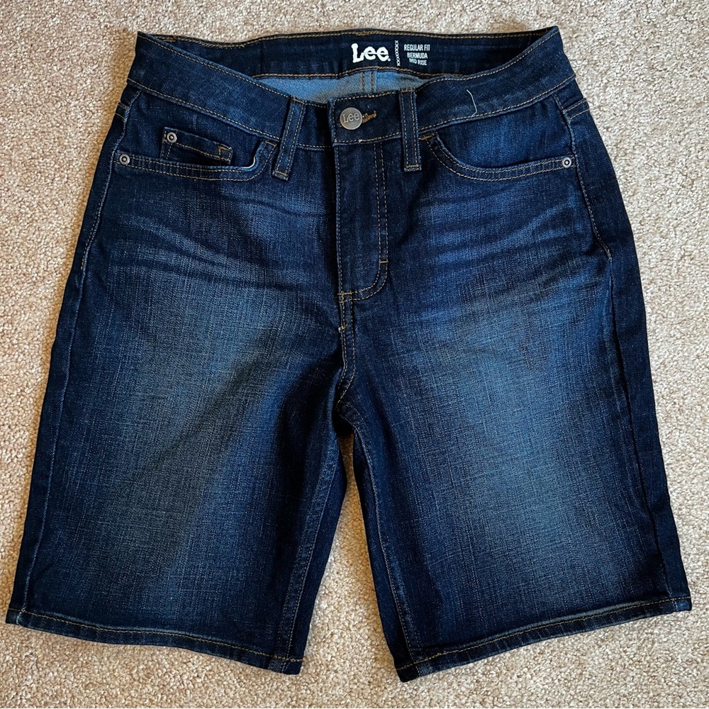 ❤️SOLD❤️ Women’s Lee Jeans Bermuda Midrise Shorts, 6M